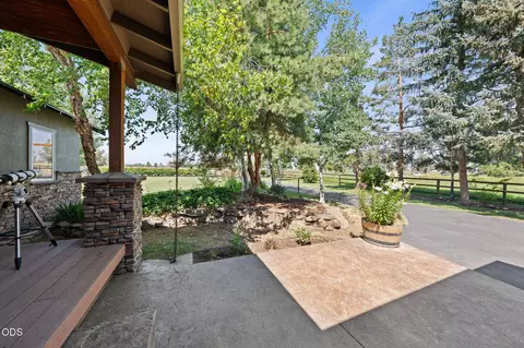 Exterior - 65880 93rd St, Bend, OR 97703 photo 5 of 15