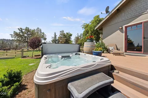 Exterior - 65880 93rd St, Bend, OR 97703 photo 10 of 15