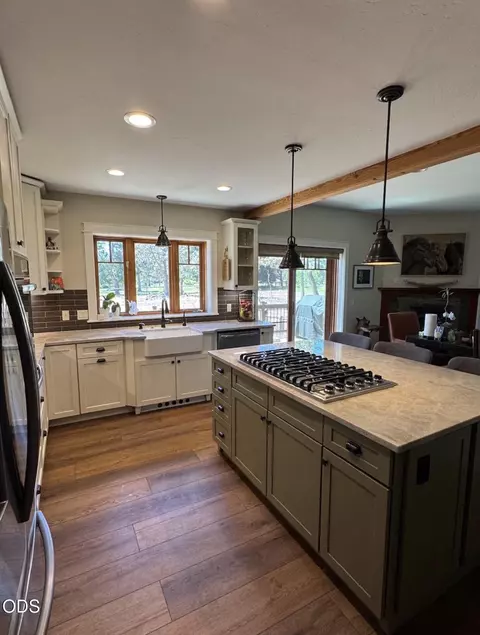 Kitchen - 65880 93rd St, Bend, OR 97703 photo 7 of 8