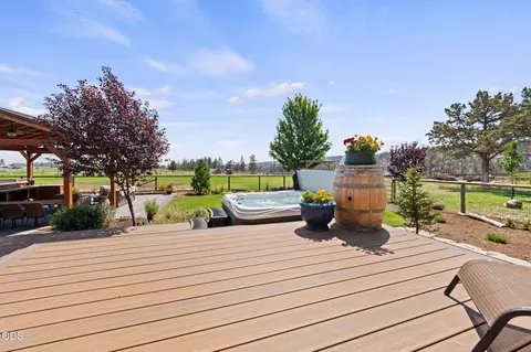 Exterior - 65880 93rd St, Bend, OR 97703 photo 6 of 15