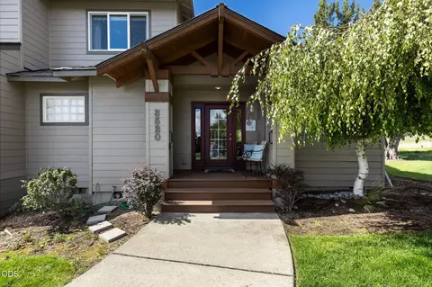 8520 Golden Pheasant Ct, Redmond, OR 97756