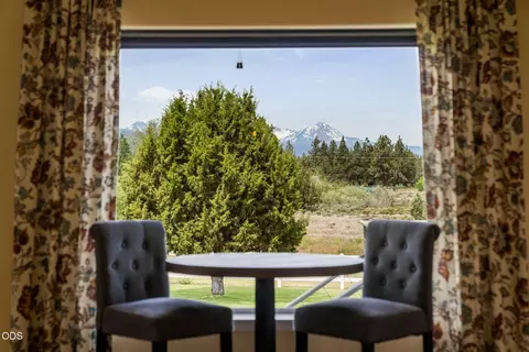 Dining - 63531 Gentry Loop, Bend, OR 97701 photo 2 of 5