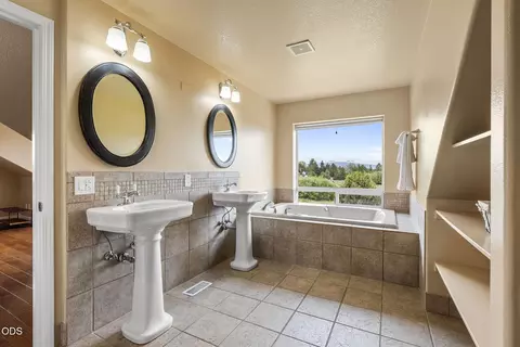Bath - 63531 Gentry Loop, Bend, OR 97701 photo 5 of 7
