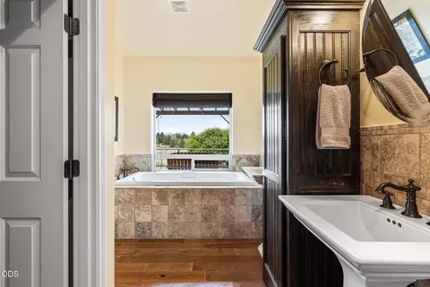 Bath - 63531 Gentry Loop, Bend, OR 97701 photo 2 of 7