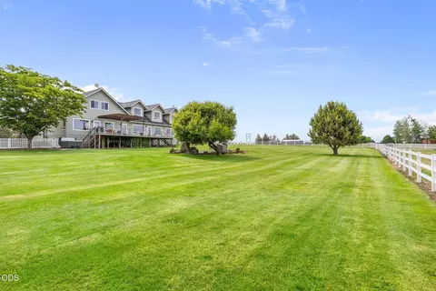 Exterior - 63531 Gentry Loop, Bend, OR 97701 photo 15 of 18