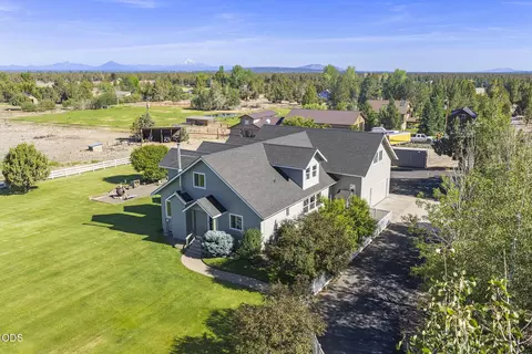 View/Area - 63531 Gentry Loop, Bend, OR 97701 photo 2 of 4