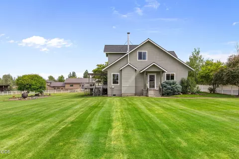 Exterior - 63531 Gentry Loop, Bend, OR 97701 photo 7 of 18