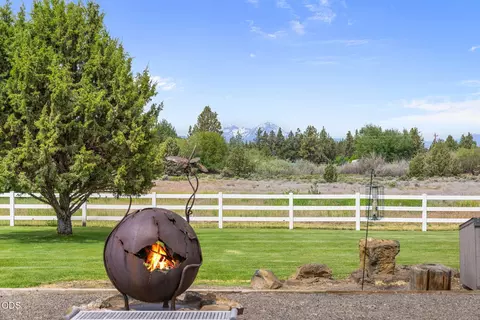 Exterior - 63531 Gentry Loop, Bend, OR 97701 photo 17 of 18