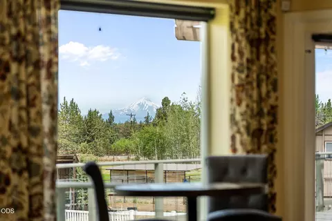 Dining - 63531 Gentry Loop, Bend, OR 97701 photo 3 of 5