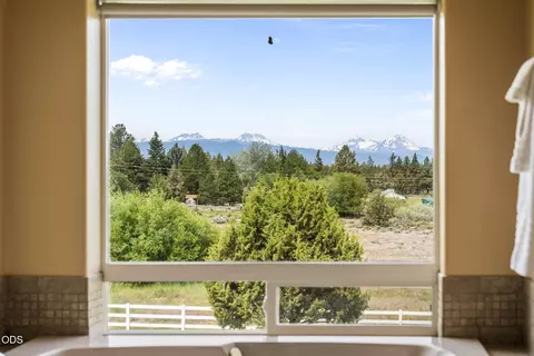 Bath - 63531 Gentry Loop, Bend, OR 97701 photo 3 of 7