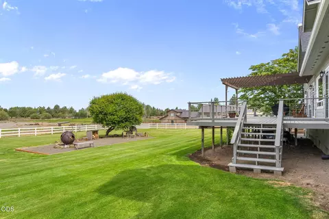 Exterior - 63531 Gentry Loop, Bend, OR 97701 photo 16 of 18