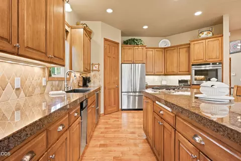 Kitchen - 62028 Fall Creek Loop, Bend, OR 97702 photo 2 of 5