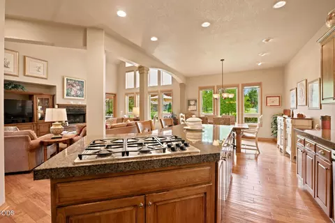Kitchen - 62028 Fall Creek Loop, Bend, OR 97702 photo 4 of 5