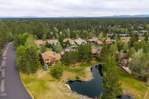 View/Area - 62028 Fall Creek Loop, Bend, OR 97702 photo 2 of 7
