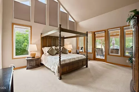 Bedroom - 62028 Fall Creek Loop, Bend, OR 97702 photo 1 of 3