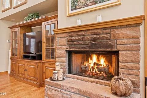 Living - 62028 Fall Creek Loop, Bend, OR 97702 photo 4 of 4