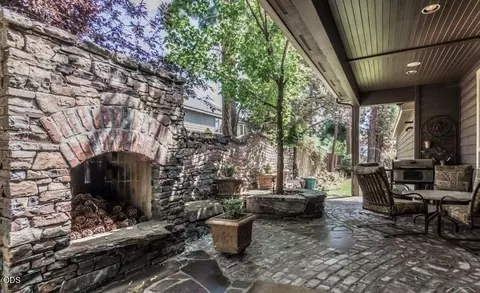 61212 Gorge View St, Bend, OR 97702 photo 2