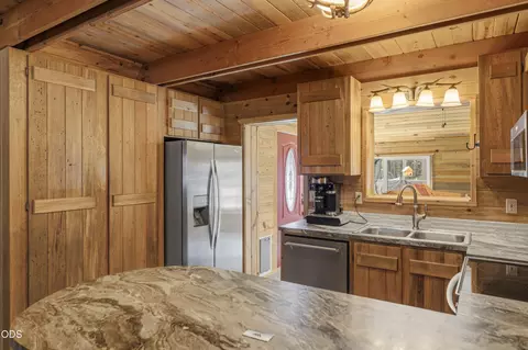 Kitchen - 53619 Day Rd, La Pine, OR 97739 photo 2 of 3