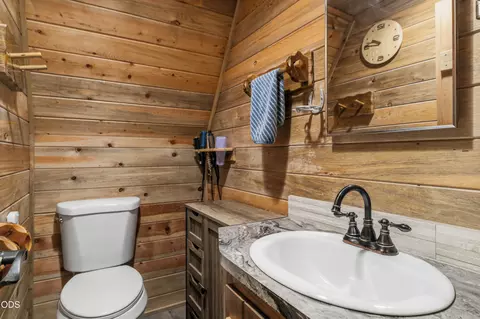 Bath - 53619 Day Rd, La Pine, OR 97739 photo 1 of 1