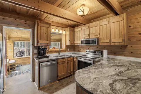 Kitchen - 53619 Day Rd, La Pine, OR 97739 photo 1 of 3
