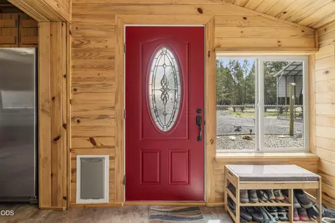 Entry Way - 53619 Day Rd, La Pine, OR 97739 photo 1 of 3
