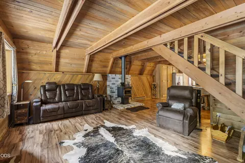 Living - 53619 Day Rd, La Pine, OR 97739 photo 2 of 2