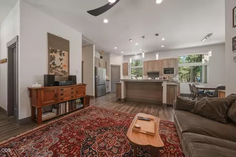Living - 59981 Cheyenne Rd, Bend, OR 97702 photo 3 of 4