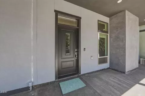 Exterior - 59981 Cheyenne Rd, Bend, OR 97702 photo 10 of 13