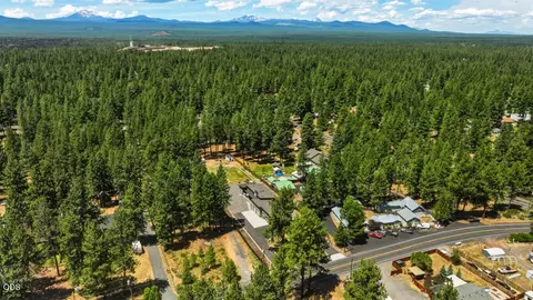 View/Area - 59981 Cheyenne Rd, Bend, OR 97702 photo 2 of 9