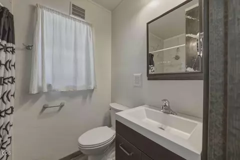 Bath - 59981 Cheyenne Rd, Bend, OR 97702 photo 5 of 6