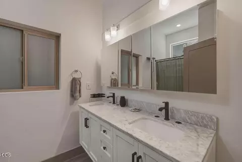 Bath - 59981 Cheyenne Rd, Bend, OR 97702 photo 2 of 6