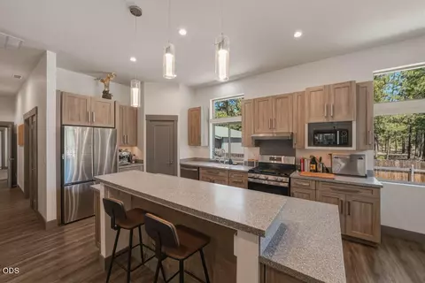 Kitchen - 59981 Cheyenne Rd, Bend, OR 97702 photo 1 of 7