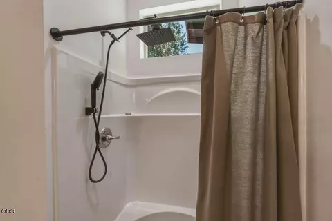Bath - 59981 Cheyenne Rd, Bend, OR 97702 photo 3 of 6