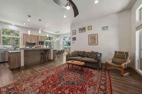 Living - 59981 Cheyenne Rd, Bend, OR 97702 photo 2 of 4