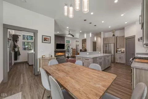 Dining - 59981 Cheyenne Rd, Bend, OR 97702 photo 2 of 2