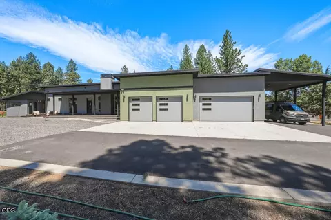 Exterior - 59981 Cheyenne Rd, Bend, OR 97702 photo 4 of 13