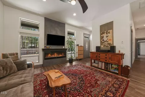 Living - 59981 Cheyenne Rd, Bend, OR 97702 photo 4 of 4