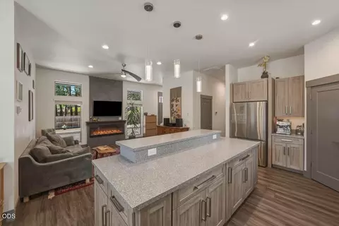 Kitchen - 59981 Cheyenne Rd, Bend, OR 97702 photo 6 of 7
