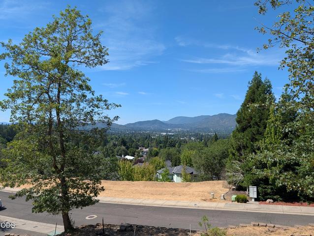2238 SE Linden Ln, Grants Pass, OR 97527