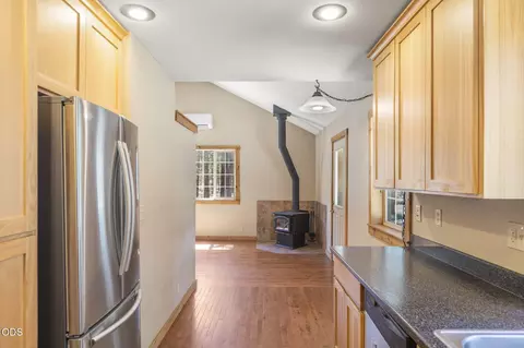 Entry Way - 51922 Read Loop, La Pine, OR 97739 photo 1 of 4