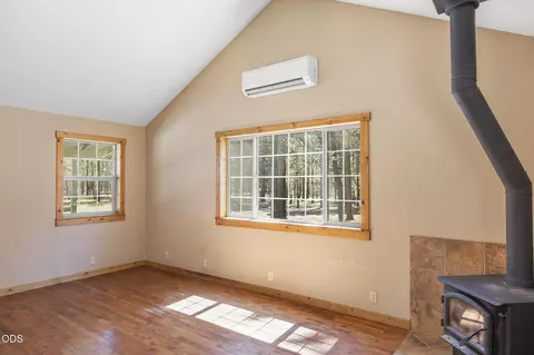Living - 51922 Read Loop, La Pine, OR 97739 photo 3 of 4
