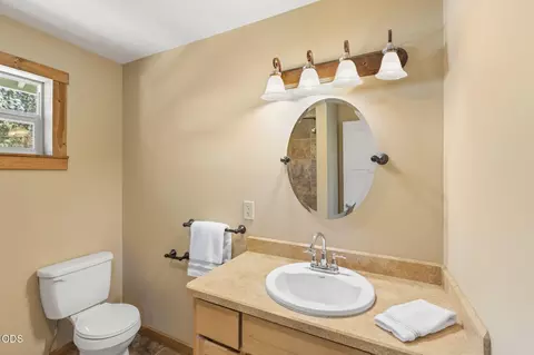 Bath - 51922 Read Loop, La Pine, OR 97739 photo 2 of 3