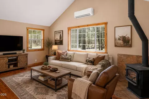 Living - 51922 Read Loop, La Pine, OR 97739 photo 1 of 4