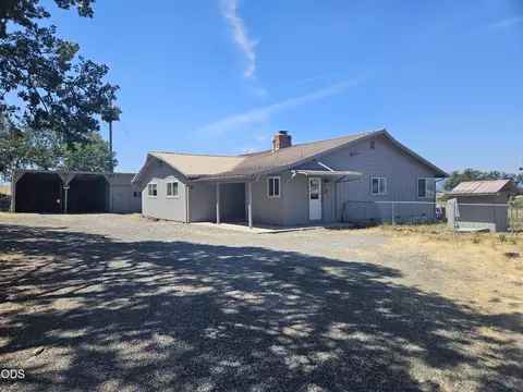 6013 Foothill Rd, Central Point, OR 97502