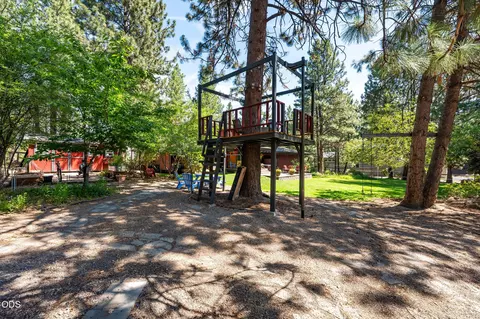 Exterior - 19528 E Campbell Rd, Bend, OR 97702 photo 5 of 13