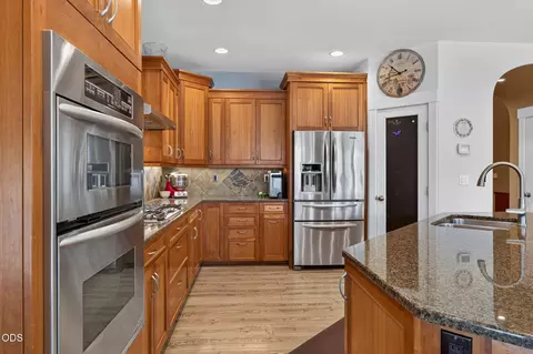 Kitchen - 19528 E Campbell Rd, Bend, OR 97702 photo 2 of 3
