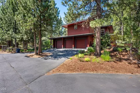 Exterior - 19528 E Campbell Rd, Bend, OR 97702 photo 11 of 13
