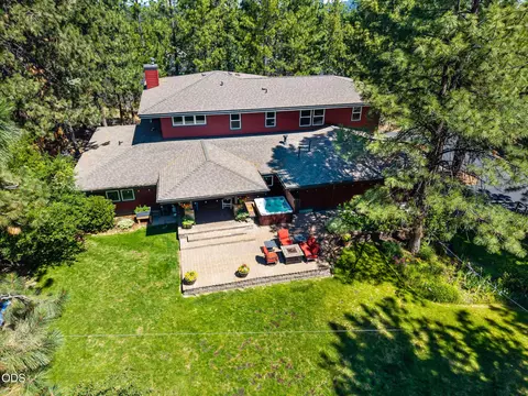 Exterior - 19528 E Campbell Rd, Bend, OR 97702 photo 12 of 13