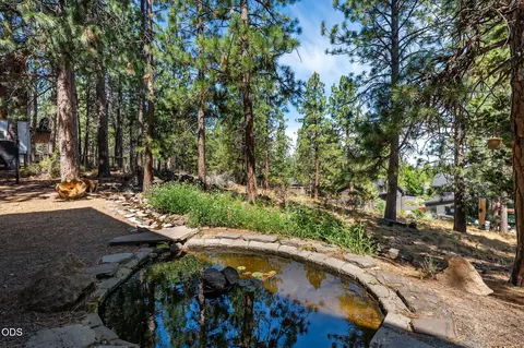 Exterior - 19528 E Campbell Rd, Bend, OR 97702 photo 7 of 13