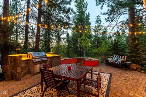 Exterior - 19528 E Campbell Rd, Bend, OR 97702 photo 4 of 13